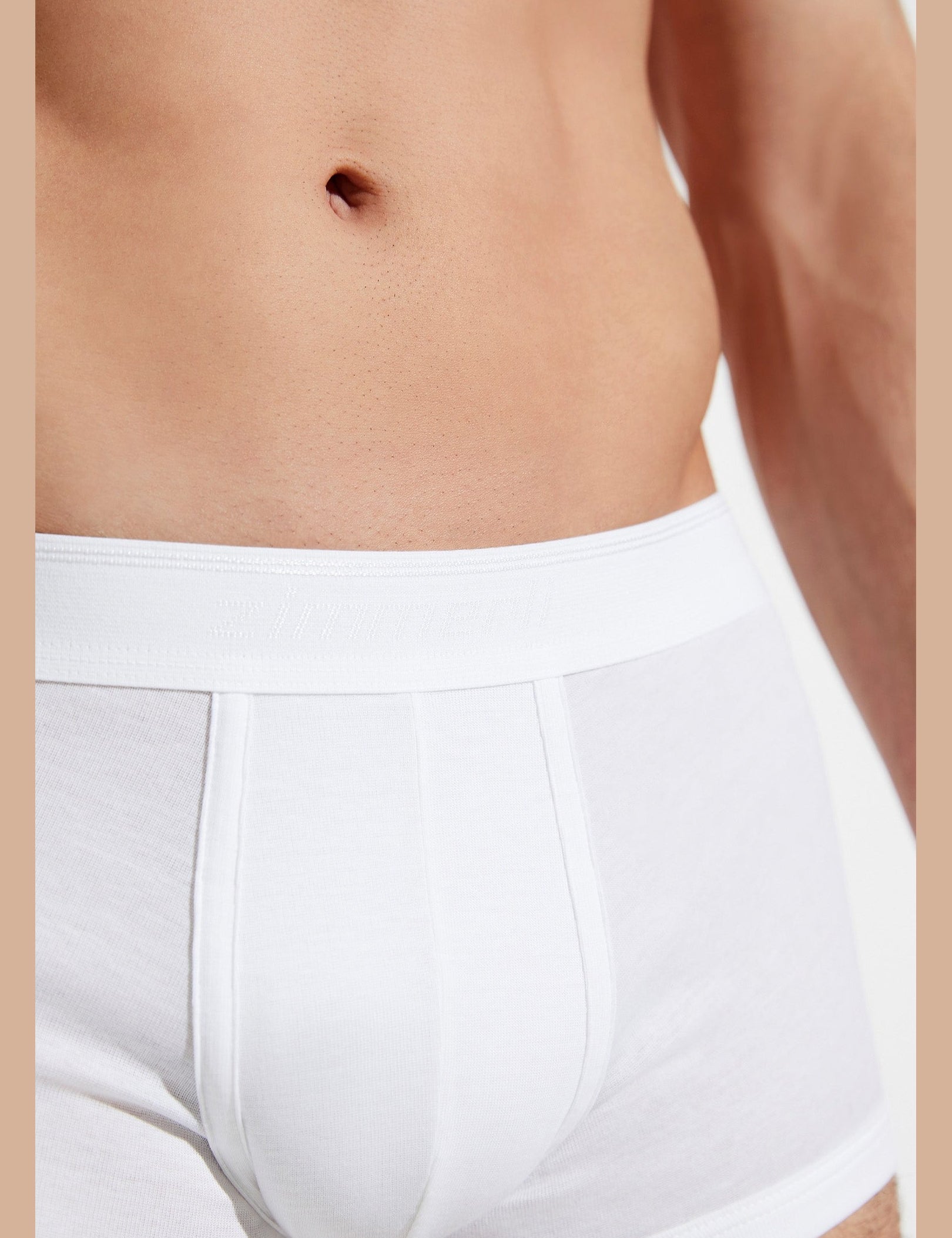 Zimmerli_Essentials_2221475-01_model_detail01_2048x_c9d3af9a-955a-4f09-b35d-f71f1af03bd9.jpg
