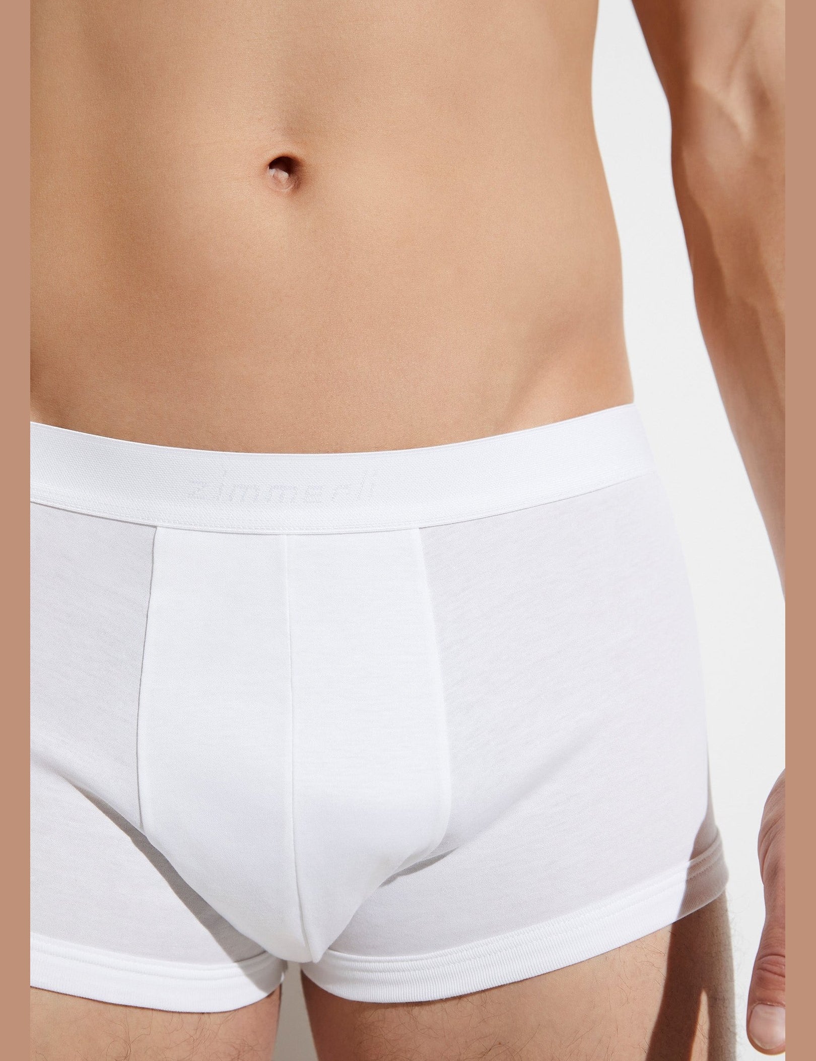 Zimmerli_Essentials_2861445-01_model_detail01_2048x_a3c5e617-be12-4053-b95e-71892a6386ae.jpg