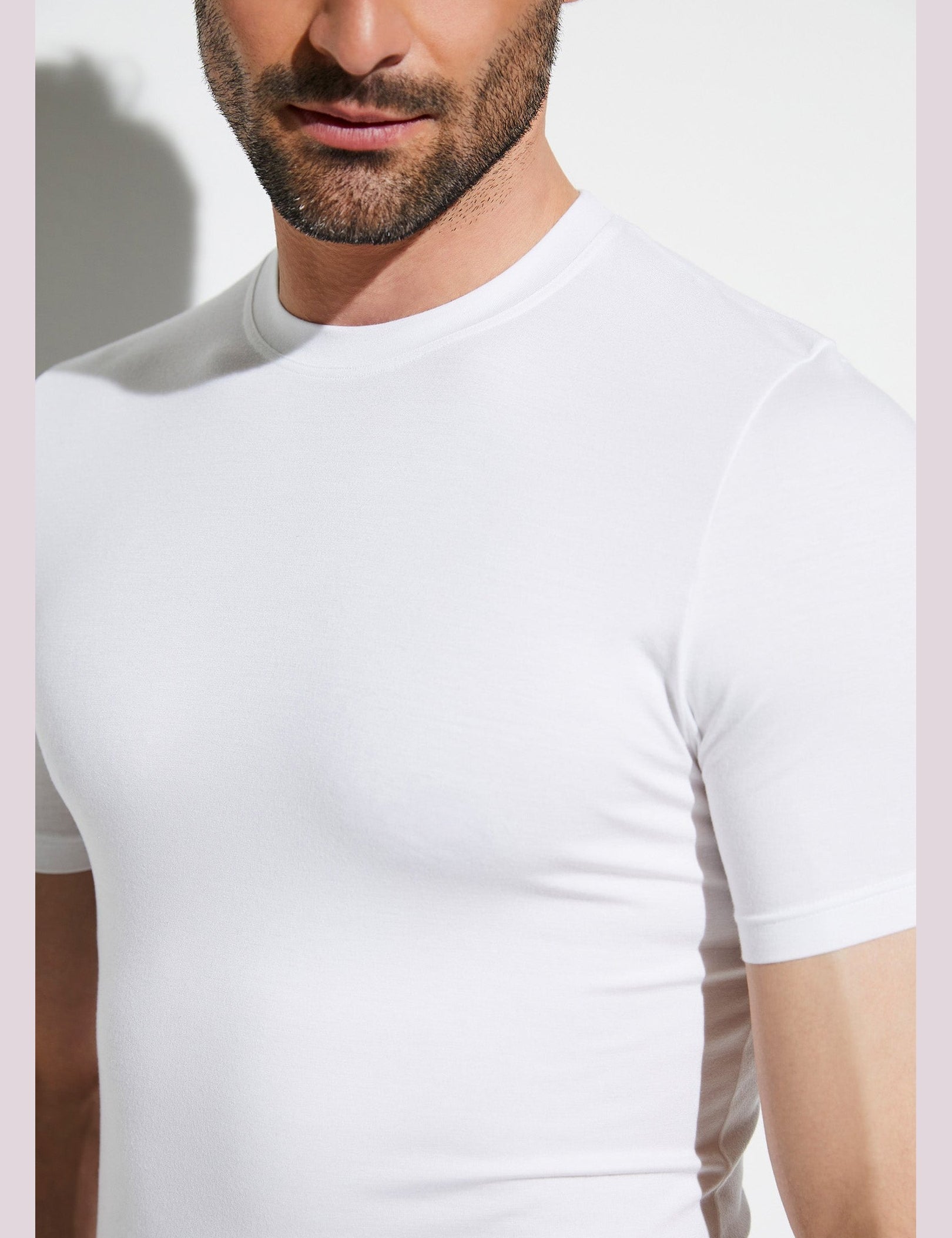 Zimmerli_Essentials_7001341-01_model_detail01_2048x_fee44ea9-610b-4846-b664-0edc01be1c85.jpg