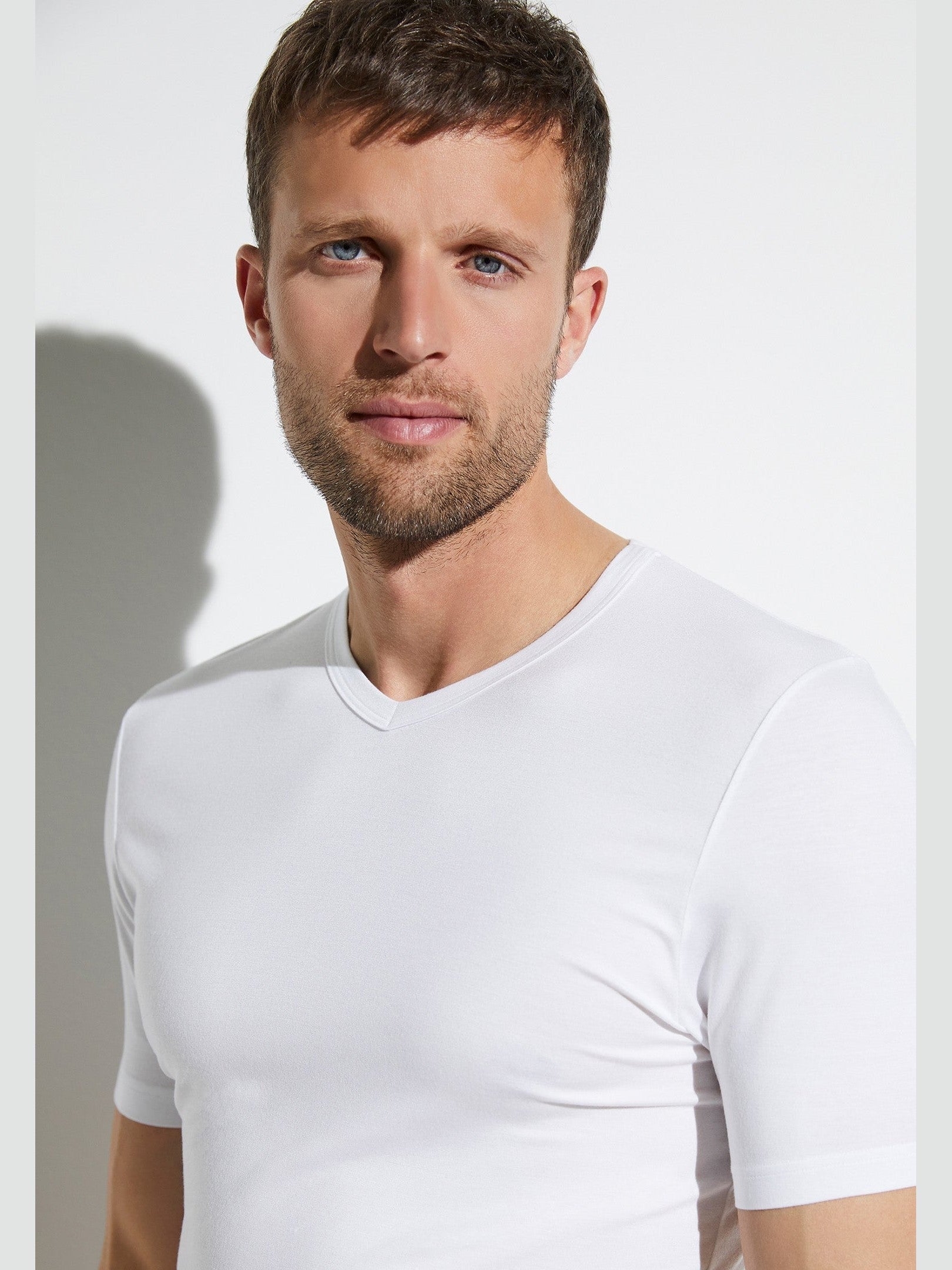 Pureness t-shirt short sleeve v-neck - white