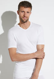 Pureness T-Shirt Short Sleeve V-Neck - white