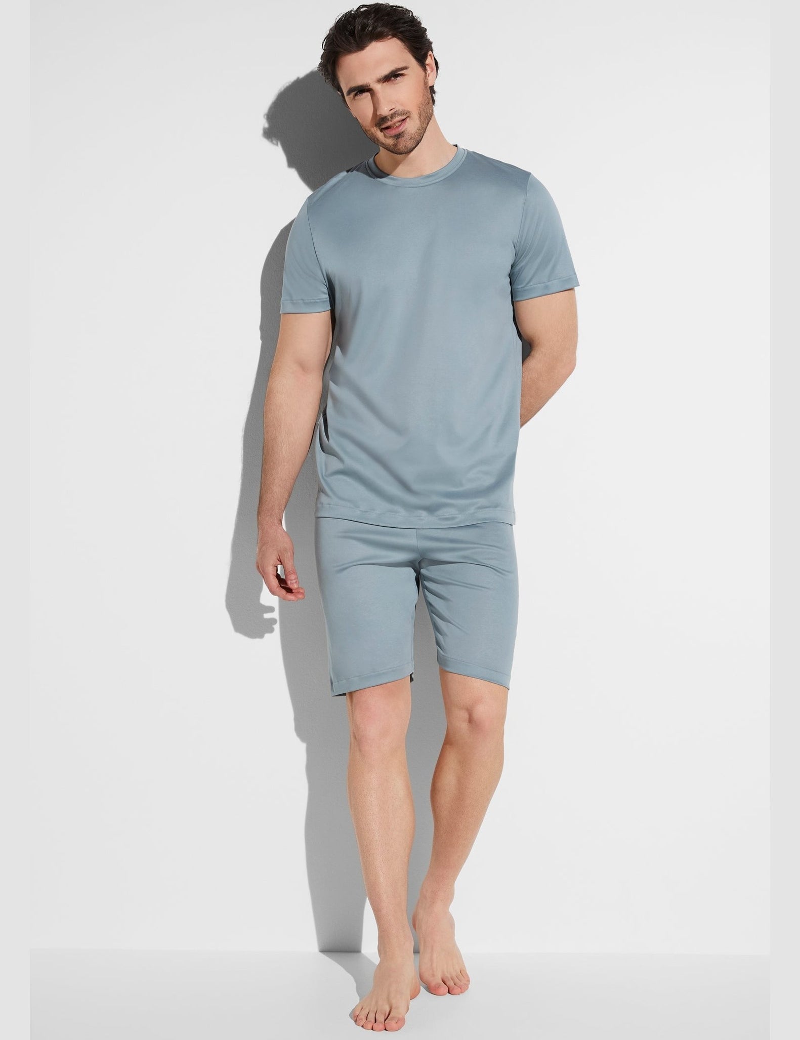 Zimmerli_SS25_28641105-541_model_front_2048x_942ba611-24e4-421e-bcb9-d4095c0efbfa.jpg