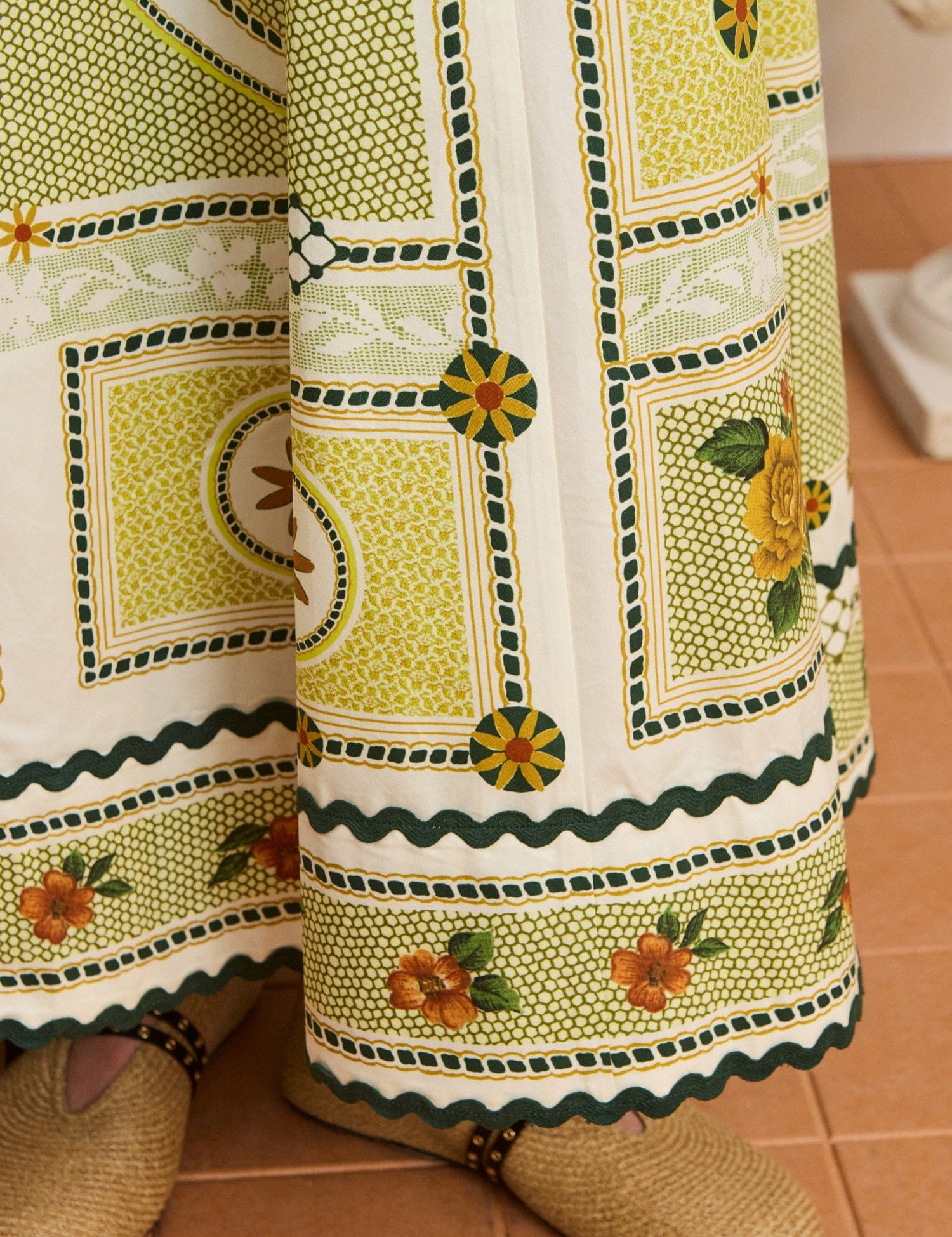 alemais-sustainable-dress-midi-dixie-summer-dress-1229508399_6000x_f5467e87-7524-476a-acbd-b15024ce86e6.jpg