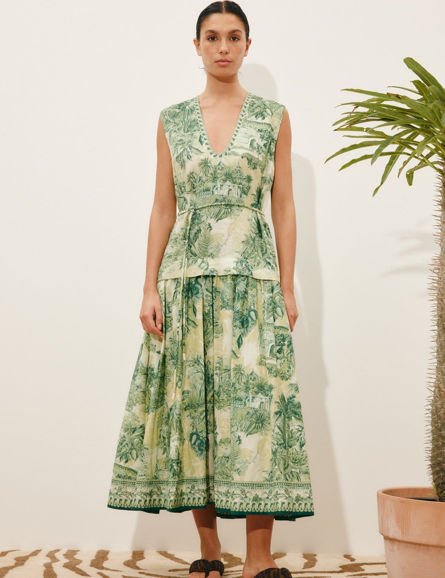 alemais-sustainable-dress-midi-sara-midi-dress-1217241884_6000x_f227217e-2926-446a-b381-3611c476d2ca.jpg