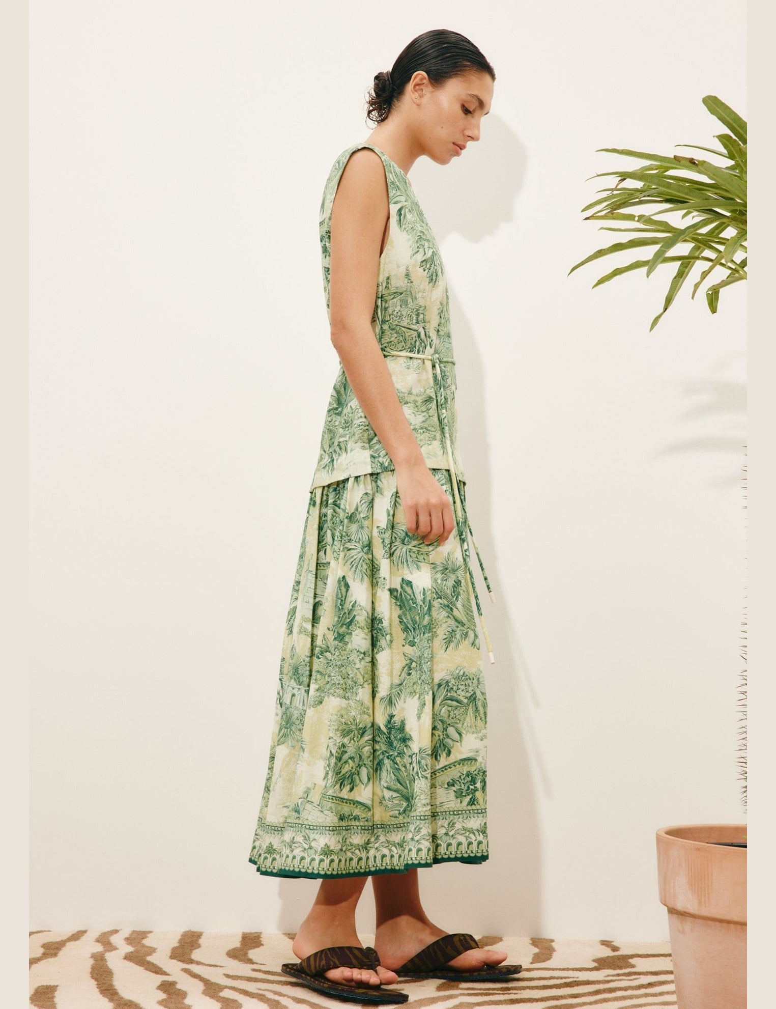 alemais-sustainable-dress-midi-sara-midi-dress-1217241885_6000x_2f7fb93f-c282-4016-b98f-cdfc24881130.jpg