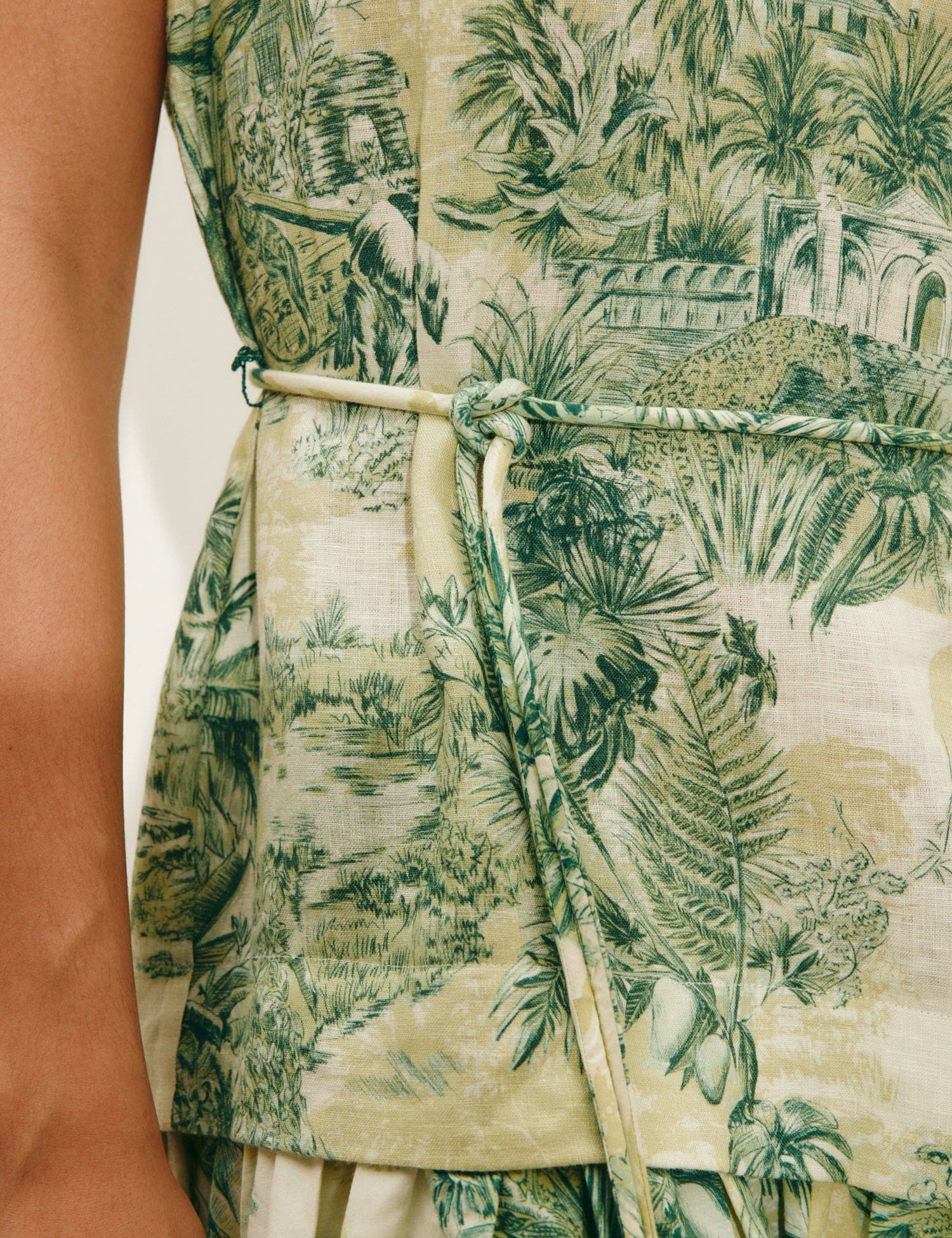 alemais-sustainable-dress-midi-sara-midi-dress-1217241886_6000x_02884bfa-179f-45f9-8a7a-a141b49dedd6.jpg