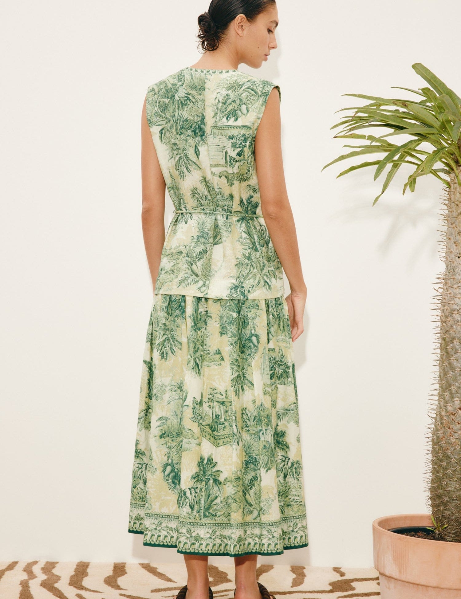 alemais-sustainable-dress-midi-sara-midi-dress-1217241887_6000x_d81b70b2-12bb-491a-abad-8a25adf48740.jpg