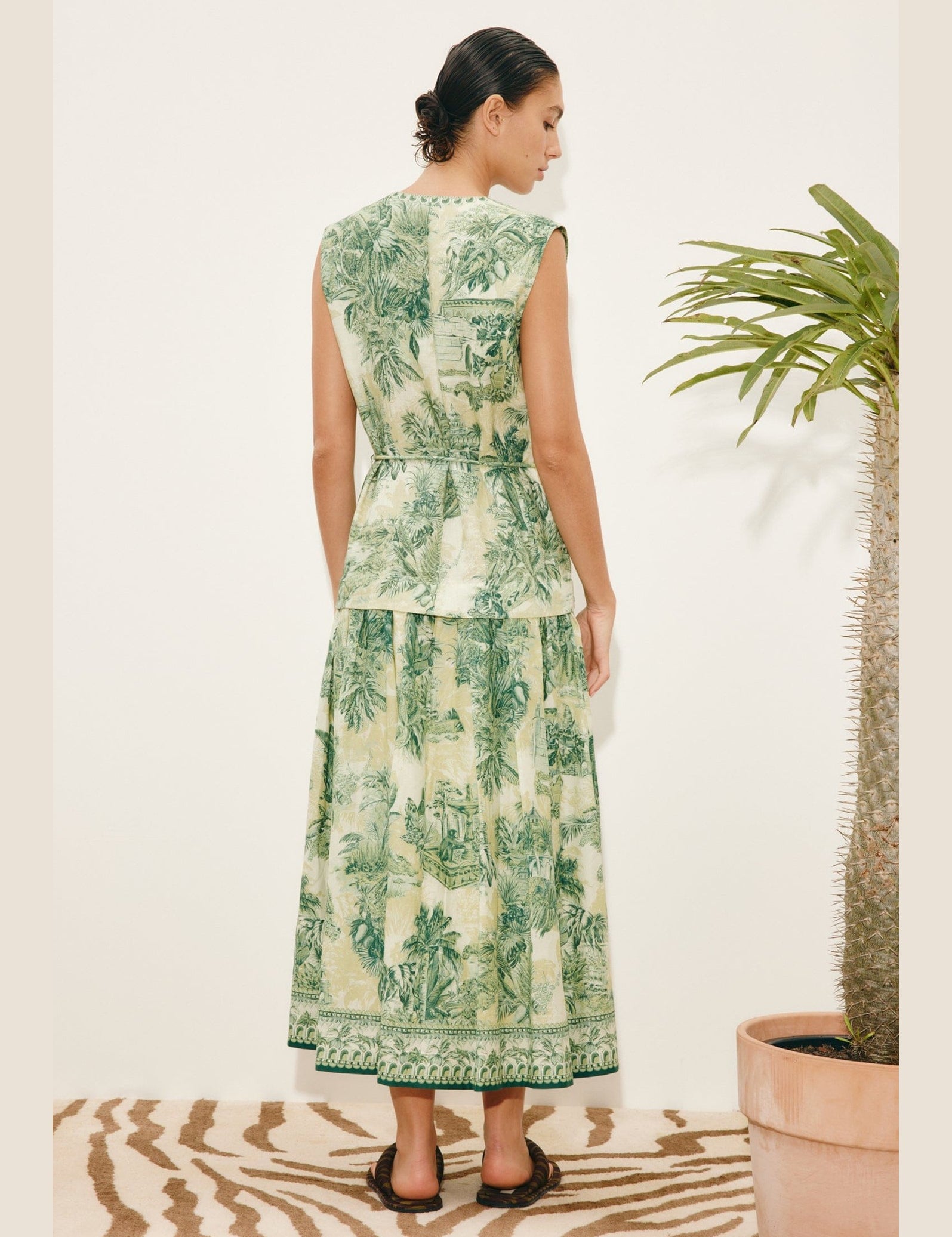 alemais-sustainable-dress-midi-sara-midi-dress-1217241887_6000x_d81b70b2-12bb-491a-abad-8a25adf48740.jpg