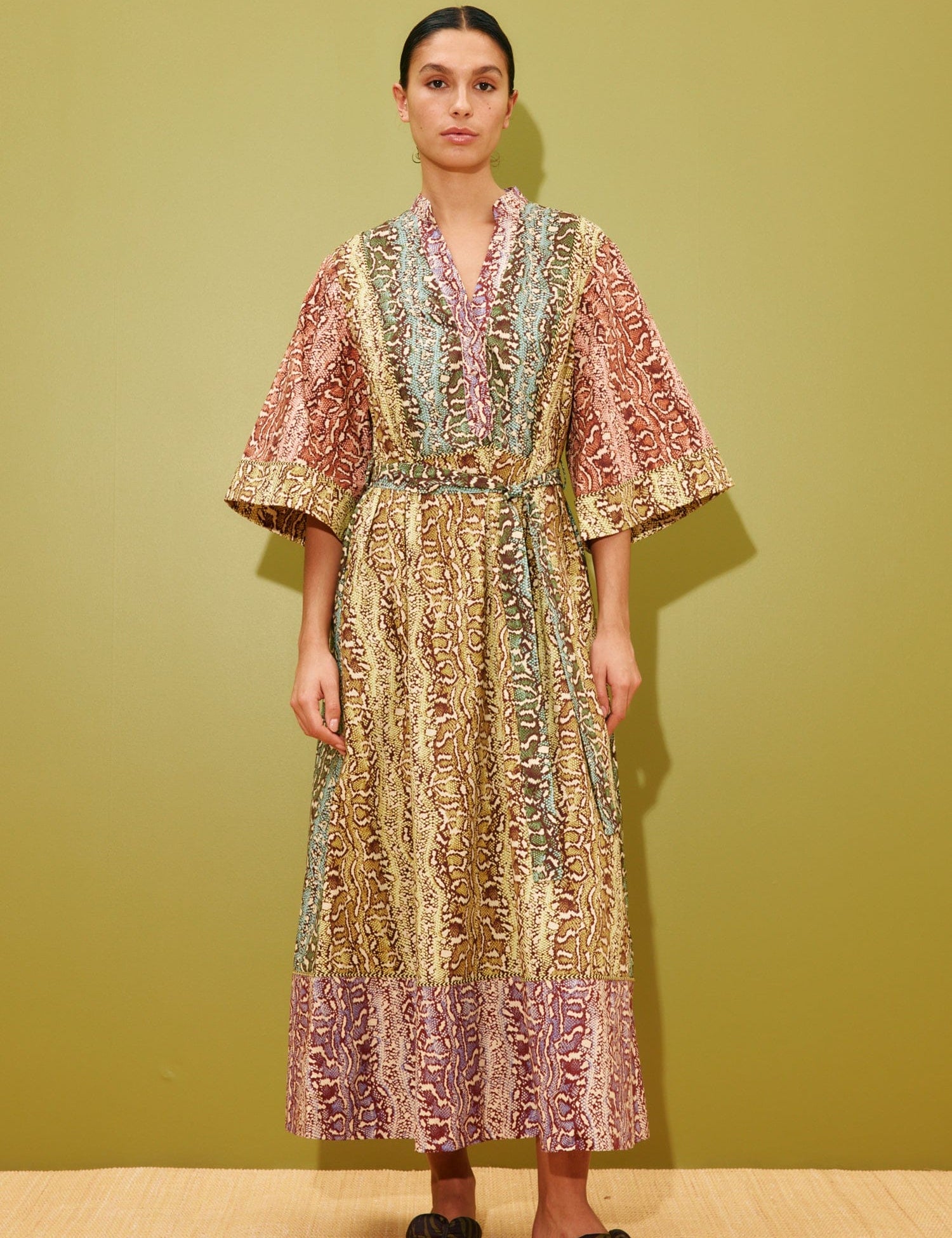 alemais-sustainable-dress-midi-varna-midi-dress-1214434155_6000x_9bf7335a-b065-46e4-8b72-fb951e2cc957.jpg