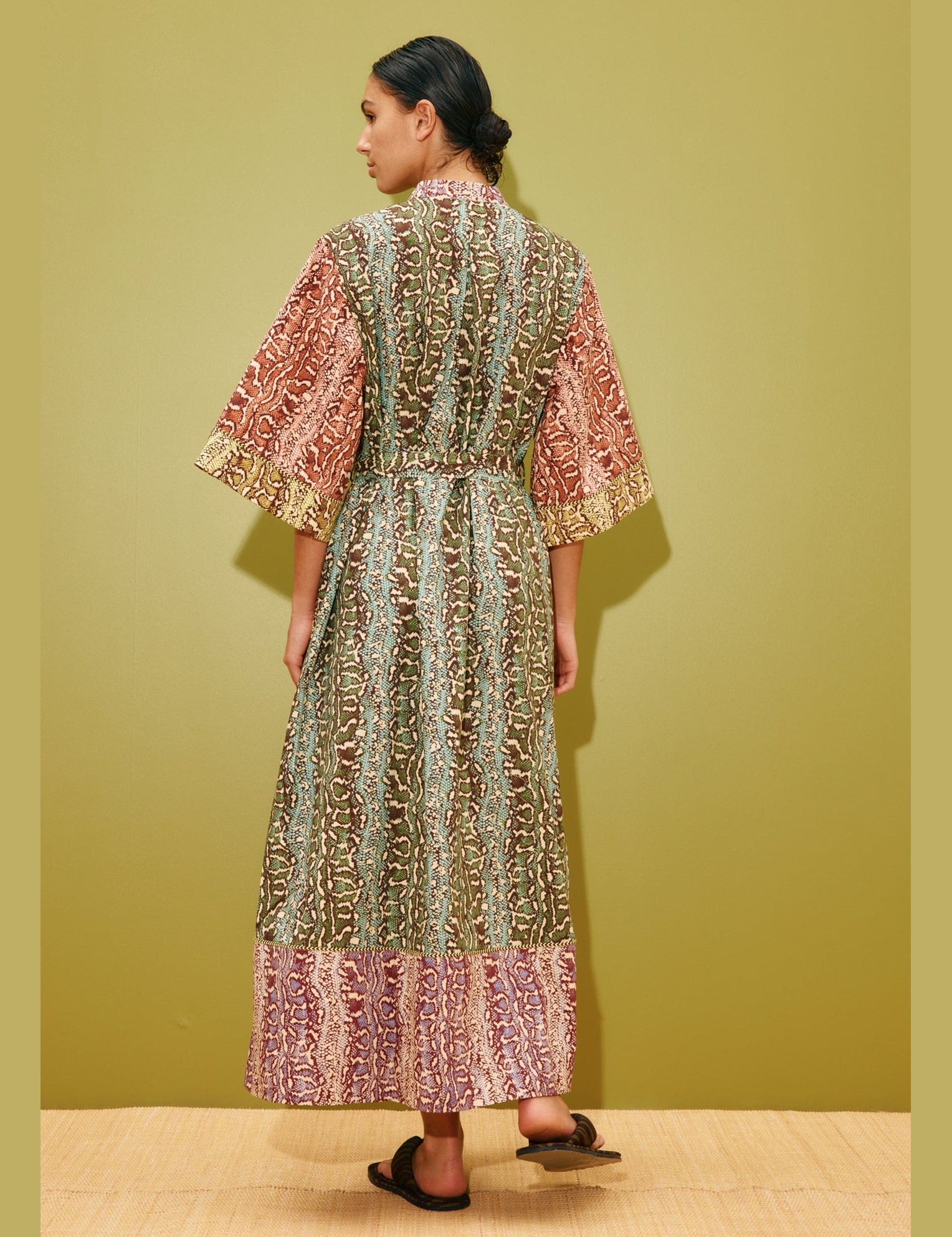 alemais-sustainable-dress-midi-varna-midi-dress-1214434157_6000x_2a89f9c4-4db4-4a6e-b7c5-41352e582822.jpg