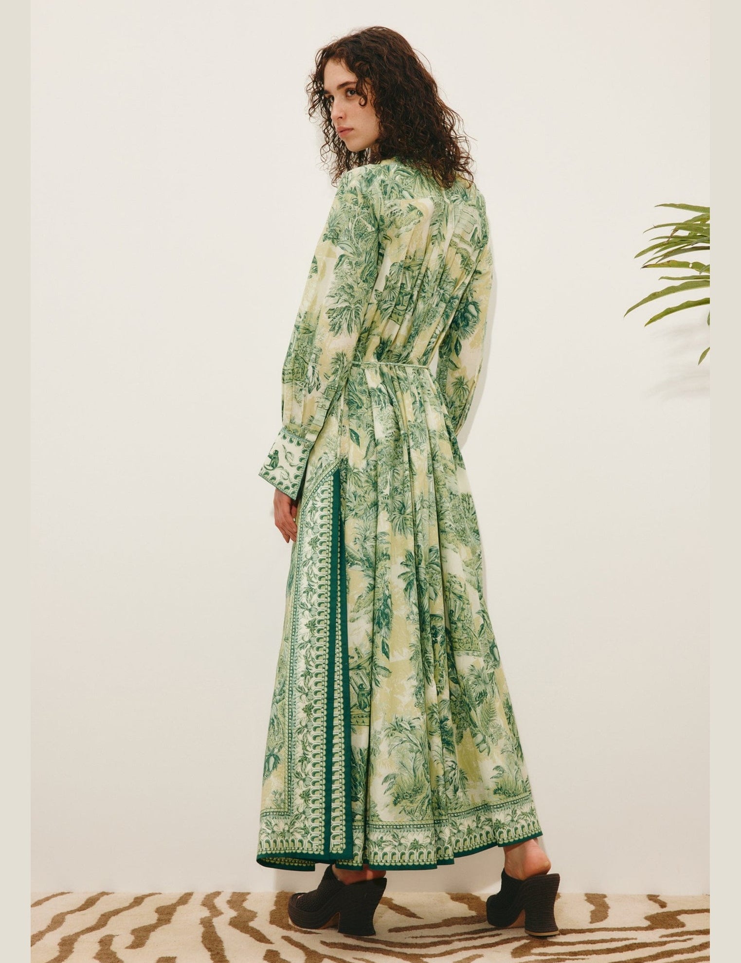 alemais-sustainable-dress-sd-sara-shirtdress-1215564118_6000x_742f8611-8153-4466-965b-b8d7102c6c50.jpg