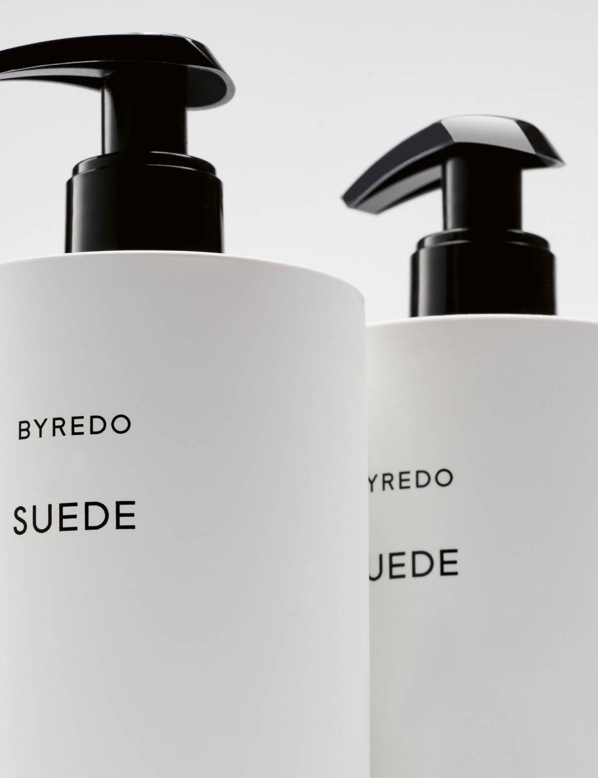 byr_ecom_25_handlotion_detail_suede_2800_x_2800.jpg