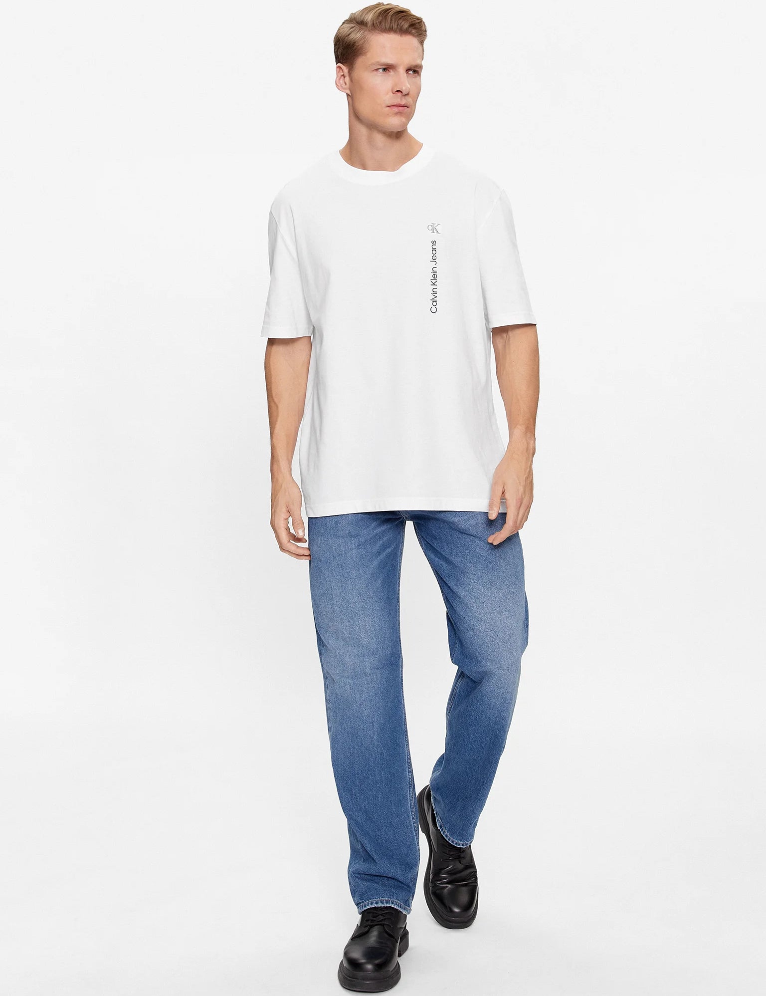 calvin-klein-jeans-t-shirt-j30j323995-bila-relaxed-fit-0000302818259_02e9202d-013a-4ea0-bd59-ce0ddc8a8298.webp