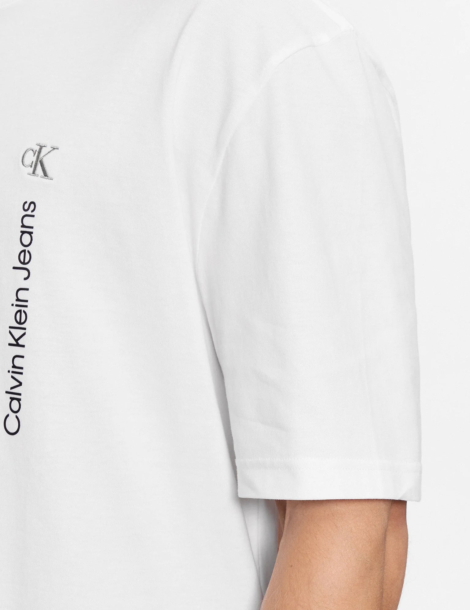 calvin-klein-jeans-t-shirt-j30j323995-bila-relaxed-fit-0000302818259_59252862-47f4-43c5-a329-8557b33850c2.webp