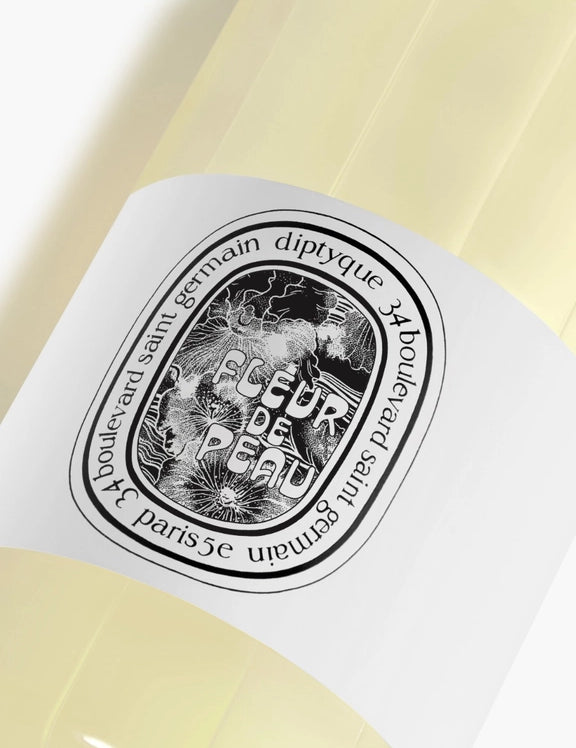 fleur-de-peau-cleansing-hand-and-body-gel_fleur-de-peau-2024_fleurbgel200_rvb_bd_fond-gris_spec-ecom_2_diptyque.webp