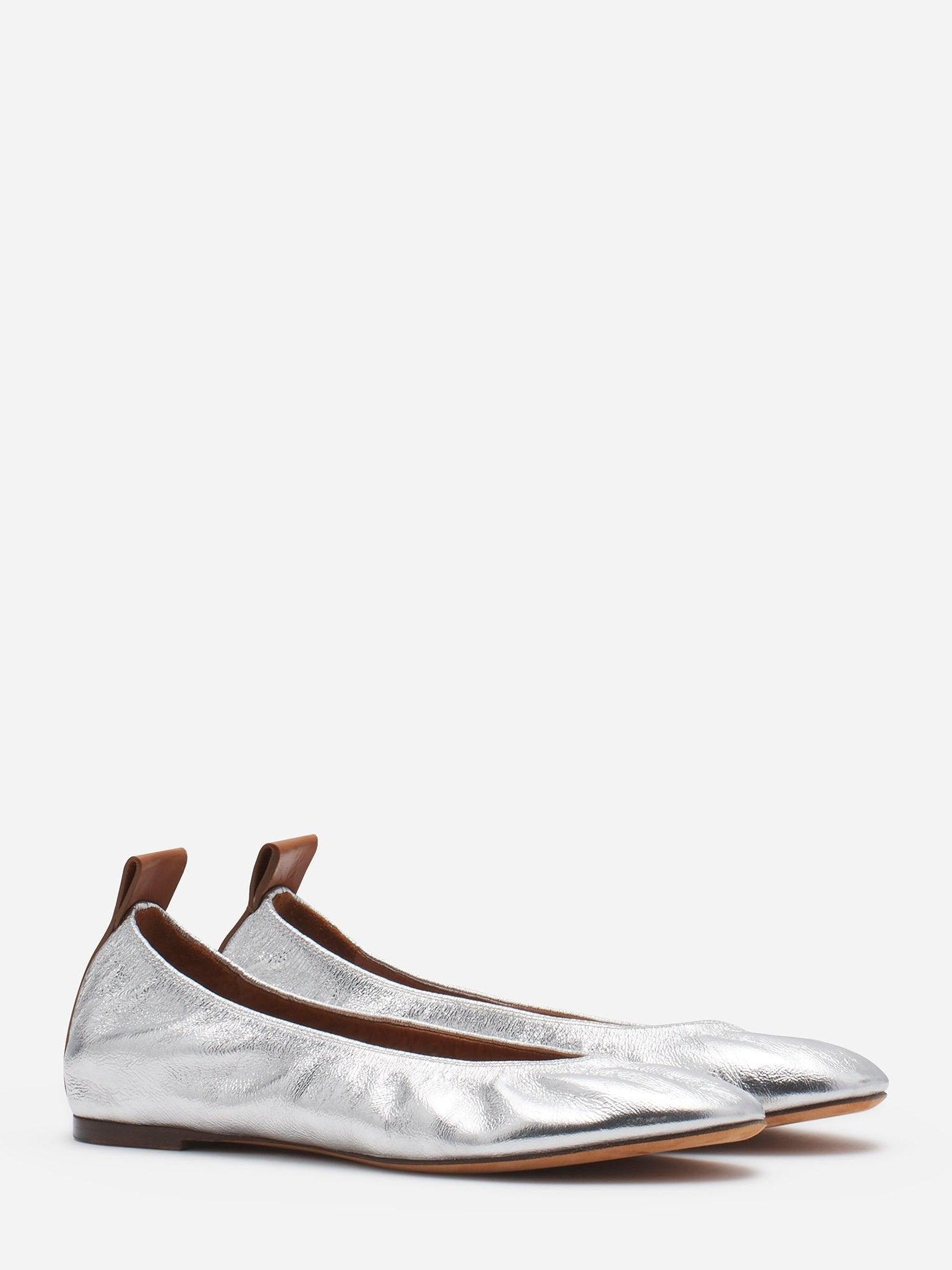 The ballerina flat in metallic leather