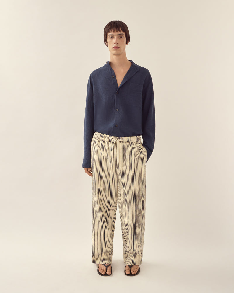 Stand collar long sleeve shirt