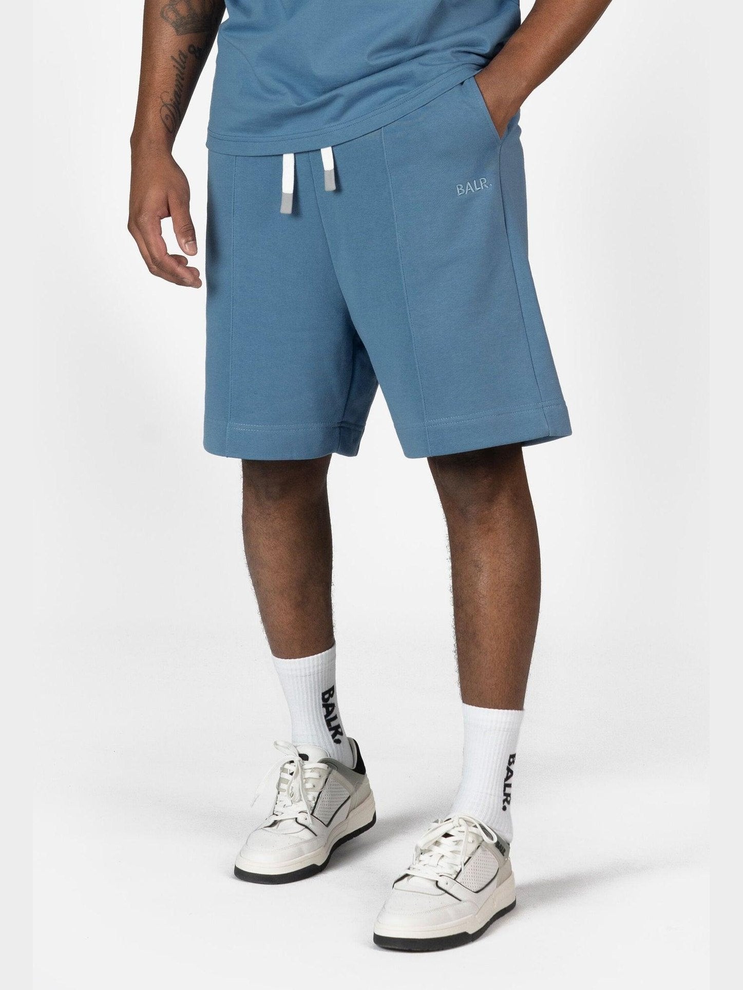 The wall box fit shorts coronet blue