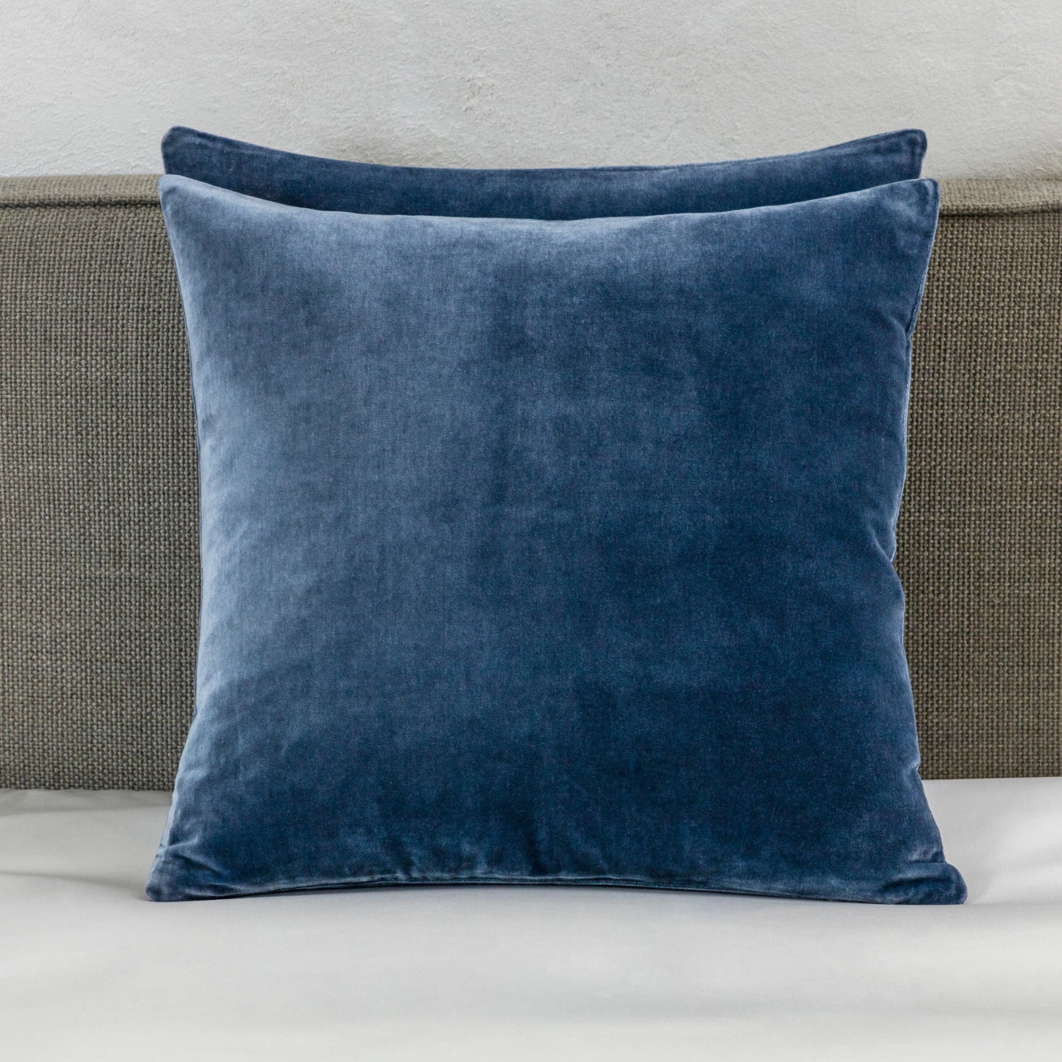 LUX.SILK VELVET - CUSHION W/ZIP