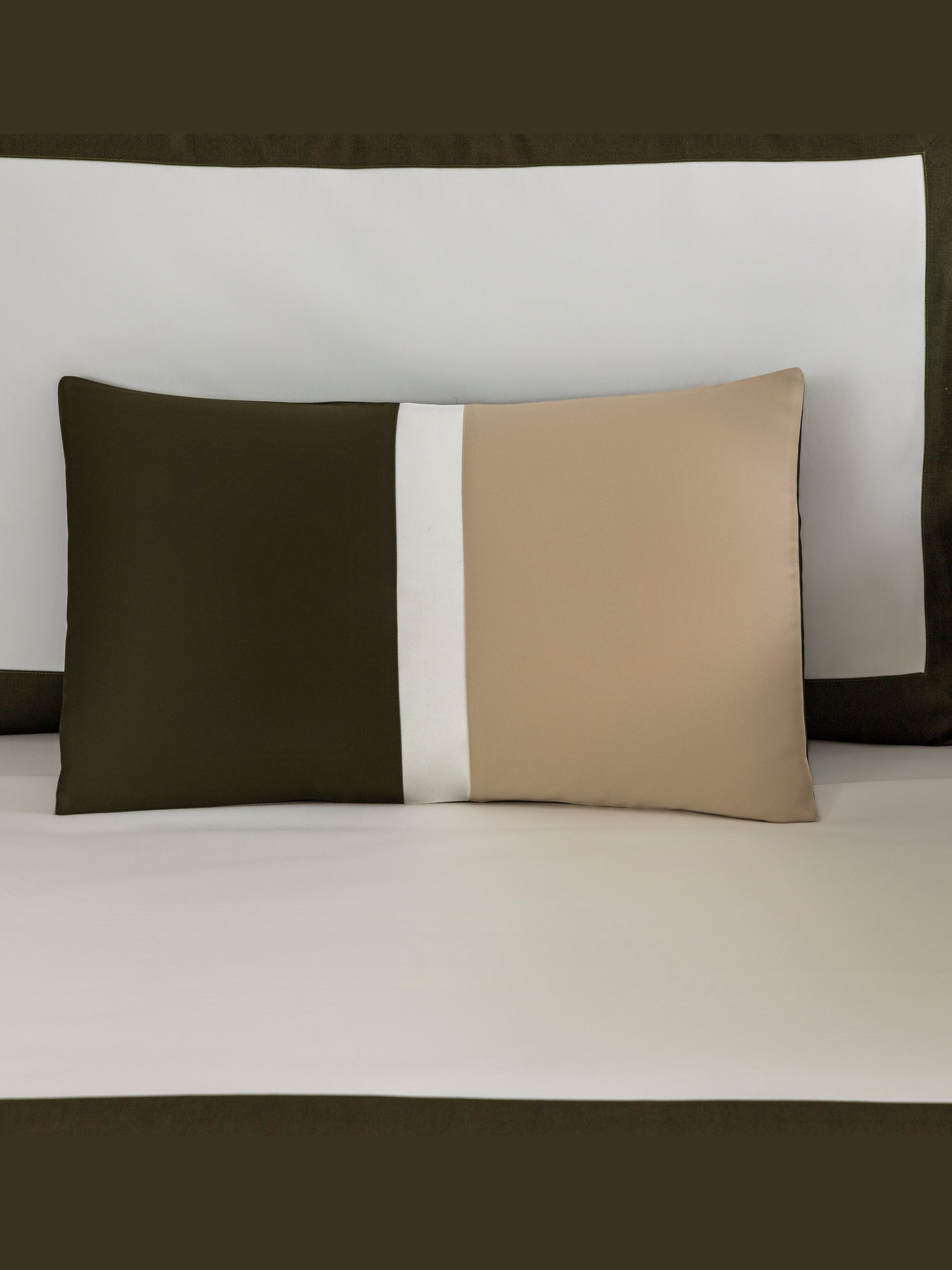 Bold - cushion cover