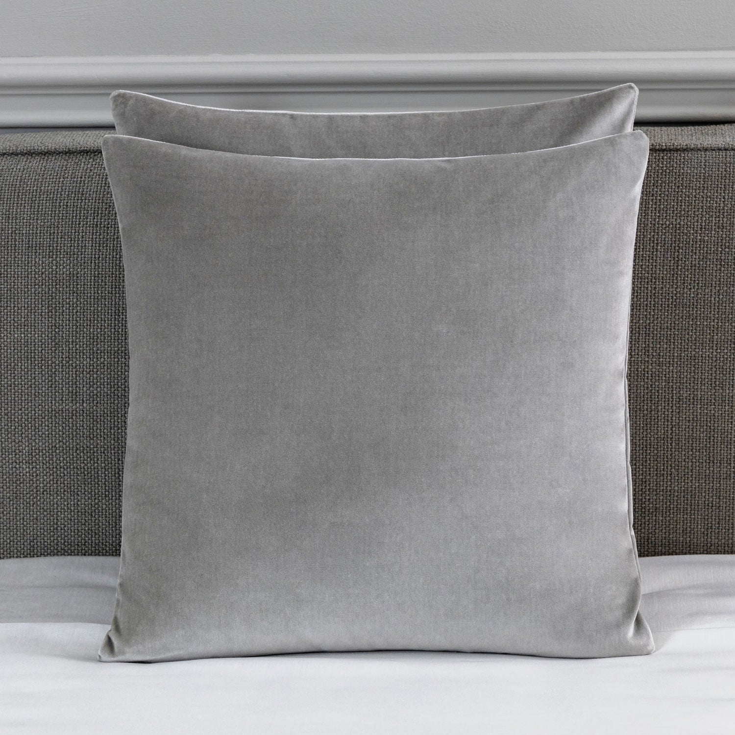 LUX.SILK VELVET - CUSHION W/ZIP