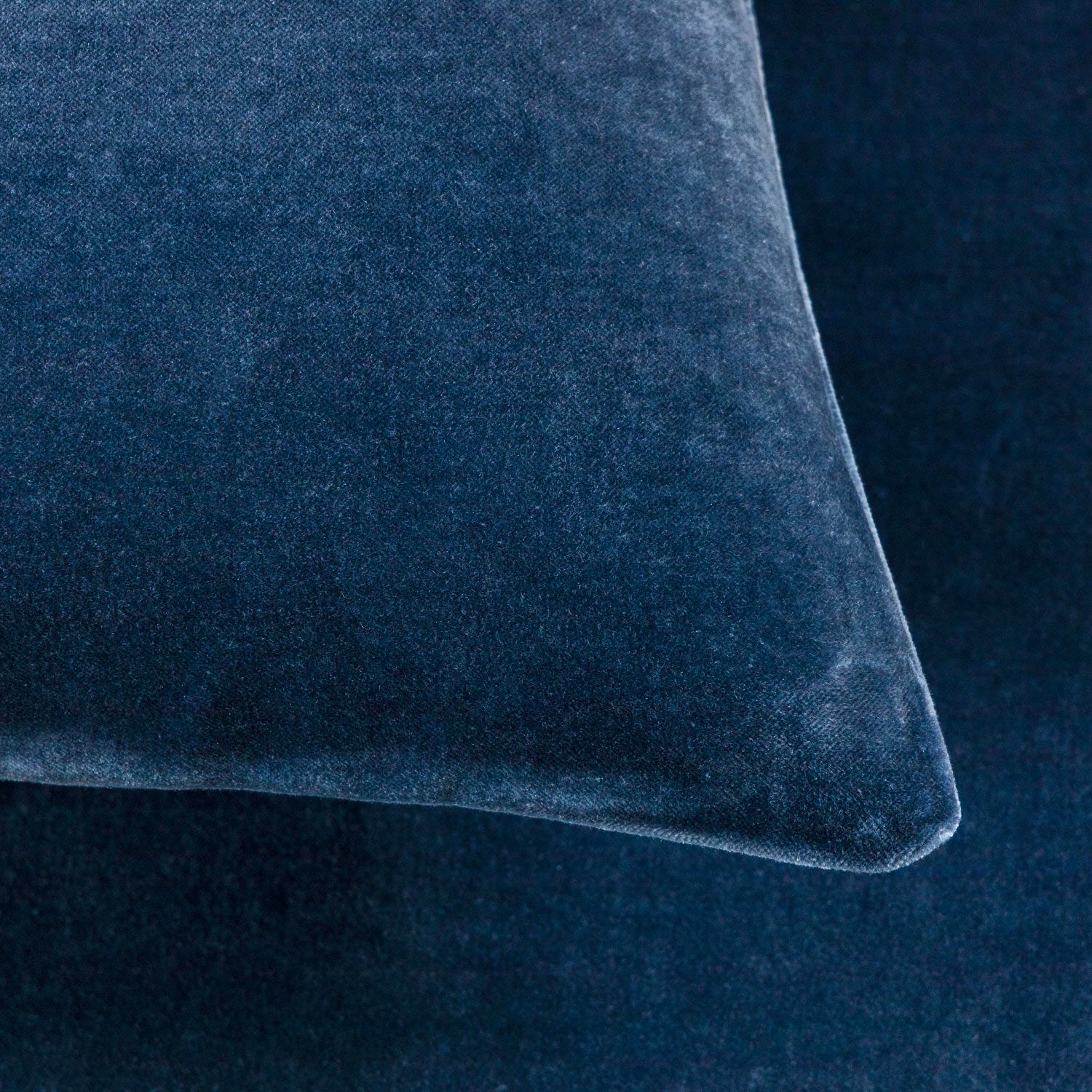 LUX.SILK VELVET - CUSHION W/ZIP
