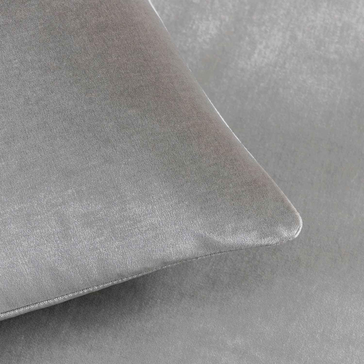 LUX.SILK VELVET - CUSHION W/ZIP