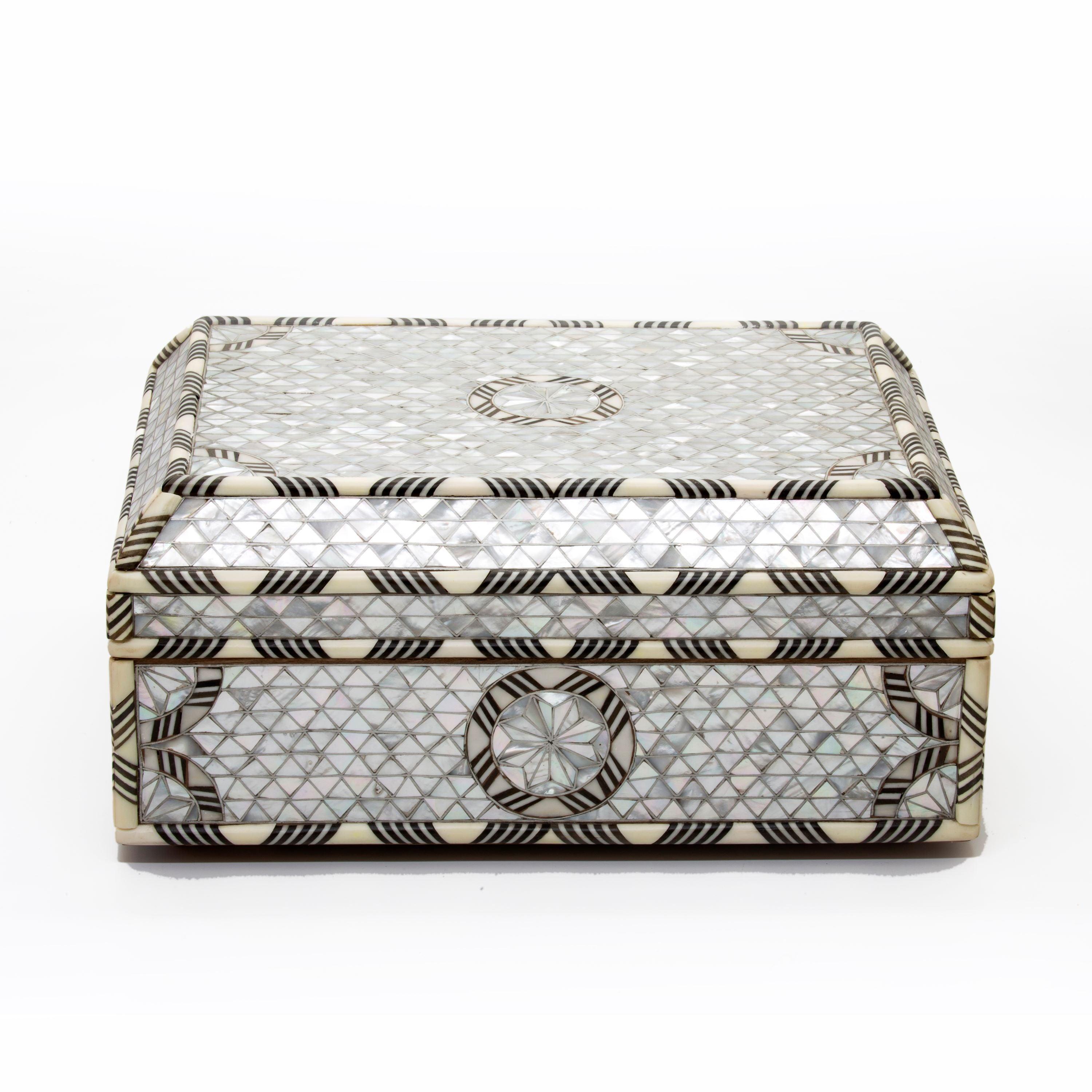 Kanz Embossed Jewellery Box