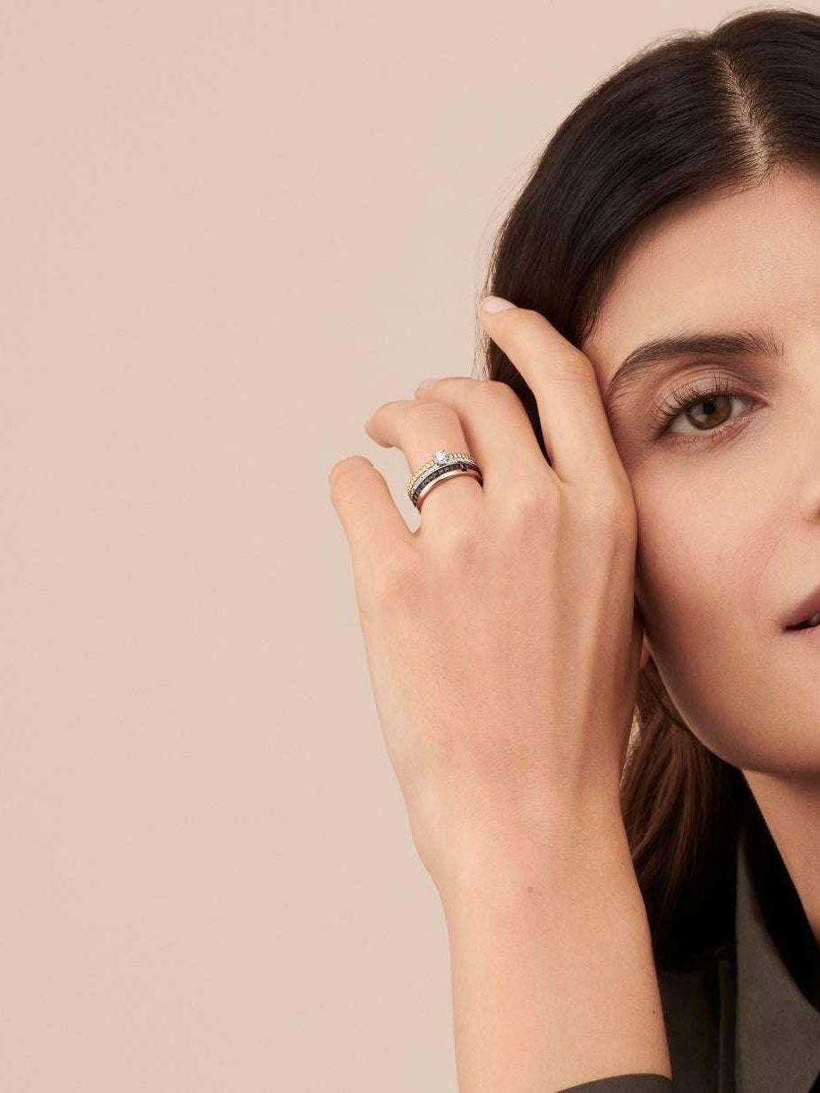 Quatre classique wedding band