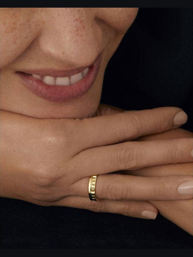 Quatre radiant edition wedding band